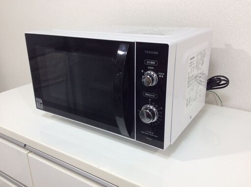 （6/28受渡済）JT8837【TOSHIBA/東芝 電子レンジ】美品 2019年製 ER-SM17 家電 キッチン フラットテーブル 横開き