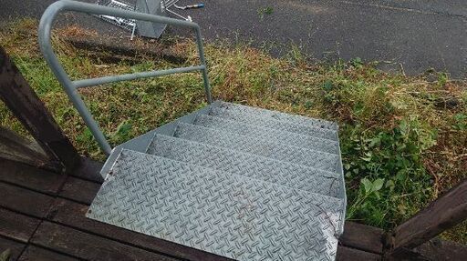 『買えば高い❗作れる人がいない❗』鉄板の階段  これは重宝❗❗◑サイズ 約 間口120✕奥行150✕高さ(階段)100・手すりまで170 買えば高い❗作れる人がいない❗』鉄板の階段 これは重宝❗❗◑サイズ