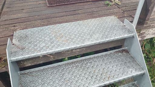 『買えば高い❗作れる人がいない❗』鉄板の階段  これは重宝❗❗◑サイズ 約 間口120✕奥行150✕高さ(階段)100・手すりまで170 買えば高い❗作れる人がいない❗』鉄板の階段 これは重宝❗❗◑サイズ