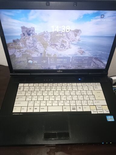 富士通　SSD240G　Core i5搭載 メモリ8G　大画面15インチ