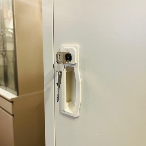 売約済み】【武蔵小山店】 4人用 細型 スチールロッカー 鍵付き 売約済み】【武蔵小山店】 4人用 細型 スチールロッカー 鍵付き
