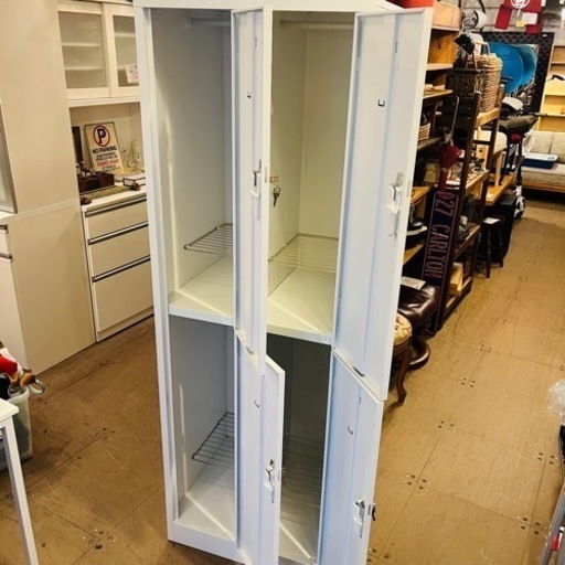 売約済み】【武蔵小山店】 4人用 細型 スチールロッカー 鍵付き 売約済み】【武蔵小山店】 4人用 細型 スチールロッカー 鍵付き