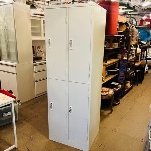 売約済み】【武蔵小山店】 4人用 細型 スチールロッカー 鍵付き 売約済み】【武蔵小山店】 4人用 細型 スチールロッカー 鍵付き