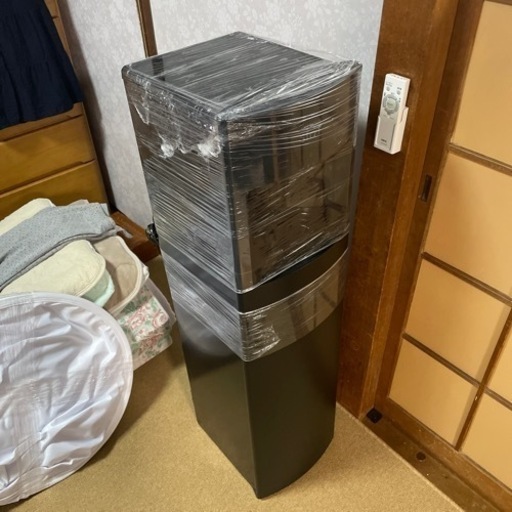 ウォーターサーバー　黒