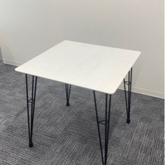 正方形テーブル　縦70cm×横70cm×高さ72cm