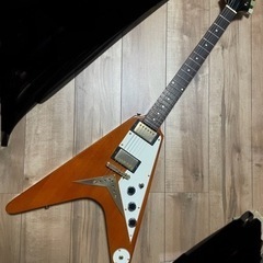 フライングV型ギター