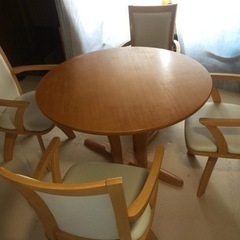 ダイニングテーブル(4個椅子付き)