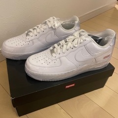 Supreme × Nike Air Force 1 Low W...