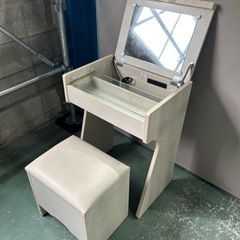 お話中　家具 ドレッサー