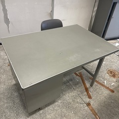 家具 オフィス用家具 机　早い者勝ち　三つあります！
