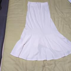 白のロングマーメイドスカート