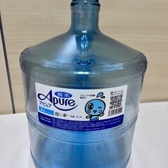 大ボトル（11.4ℓ）とサーバーキャップ　