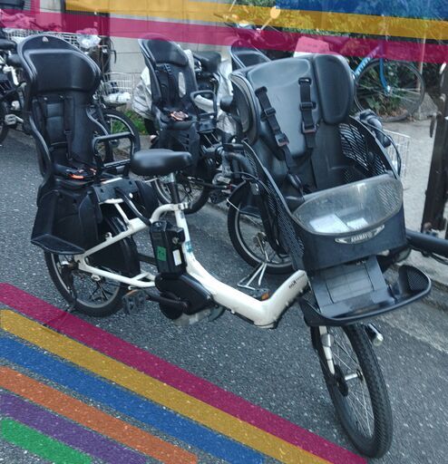 e226️土日もお子様と土足のままいろいろなタイプの電動自転車のご試乗可能です  ️電動自転車・リサイクル専門店　　ご試乗をしてから、ご購入できます。  ２０インチ、チャイルドシート、２人乗り、３人乗り、１人乗り電動自転車  バカ良心的な電動自転車屋１００日間・安心の無料点検・️無料交換保証サービス付き  後ろチャイルドシートを大きめのかごに変更のオプション無料です。  バッテリーは新品の９０％以上の性能です。  １回の充電で