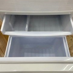 【高年式】
SHARP（シャープ)2ドア冷蔵庫　SJ-D14F-W 202年製