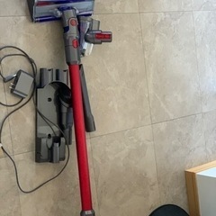 ほぼ新品ダイソンコードレス、掃除機V8
