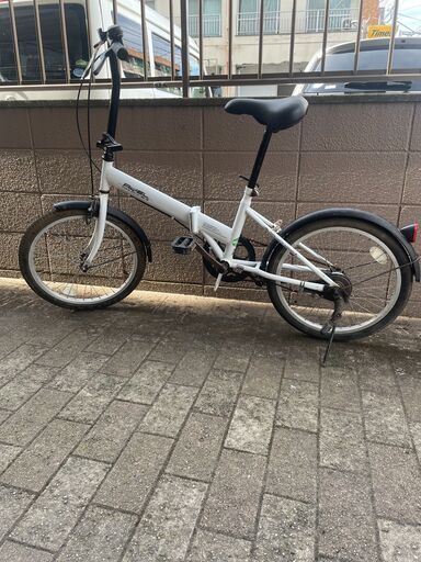 リサイクルショップどりーむ荒田店 No1261 折りたたみ自転車　ミニベロ　２０インチ　人気の折り畳み自転車♪　折りたたみ可能で便利♪