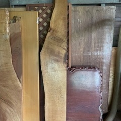 一枚板 ① 　樹種不明　テーブルなどに