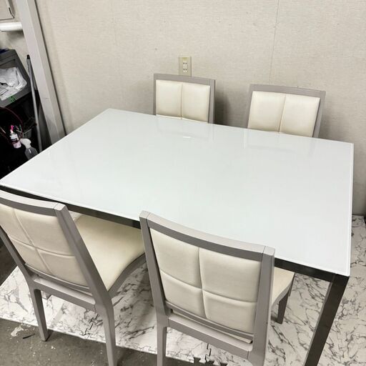 17980  IKEA ガラス天板 ダイニングテーブルセット 5点   ◆大阪市内・東大阪市他 6,000円以上ご購入で無料配達いたします！◆ ※京都・高槻・枚方方面◆神戸・西宮・尼崎方面◆生駒方面、大阪南部方面　それぞれ条件付き無料配送あり！