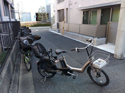 e229️土日もお子様と土足のままいろいろなタイプの電動自転車ご試乗可能です  ️電動自転車・リサイクル専門店　　ご試乗をしてから、ご購入できます。  ２０インチ、チャイルドシート、２人乗り、３人乗り、１人乗り電動自転車  バカ良心的な電動自転車屋１００日間・安心の無料点検・️無料交換保証サービス付き  後ろチャイルドシートを大きめのかごに変更のオプション無料です。  バッテリーは新品の９０％以上の性能です。  １回の充電で３