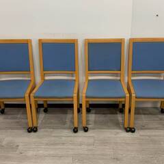 木製の椅子（座面青）※引取限定