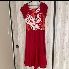 フラダンス ドレス 赤 情熱的なデザインです。どなたかいかがですか？💃