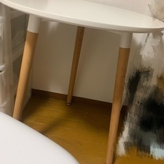 無料テーブルと椅子のセット