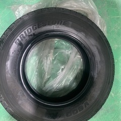 ブリヂストン v600  195/80R15 107/105L LTタイヤ
