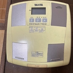 タニタのヘルスメーター(体脂肪計付き)