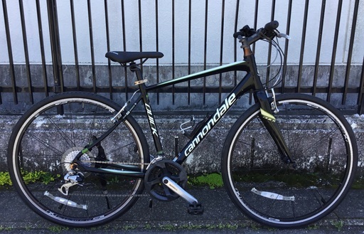 ＜整備済・美品車＞Cannondale Quick・カーボンフォーク・EN14764  クロスバイク・Lサイズ 3×8・24段変速 ブラック