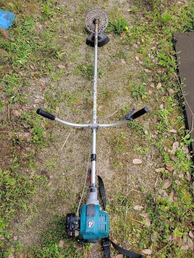 【取引中】makita　4サイクル　エンジン刈払機　草刈り機　MEM427