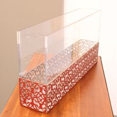 イタリアのブランド FENDIのインテリアコレクション FENDI CASA(フェンディカーサ)のフラワーベース。レザーが洗練されたラグジュアリーな佇まいの花瓶です♪