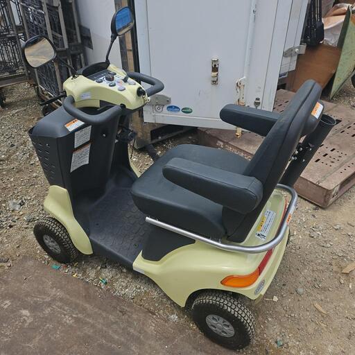 セニアカースズキ電動車いす　電動　クルマイス　椅子　引取限定\n\n