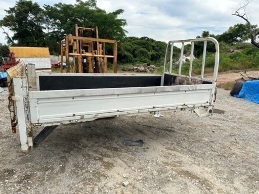 トラック　荷台　ボディ