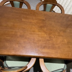食卓テーブル　回転椅子4脚