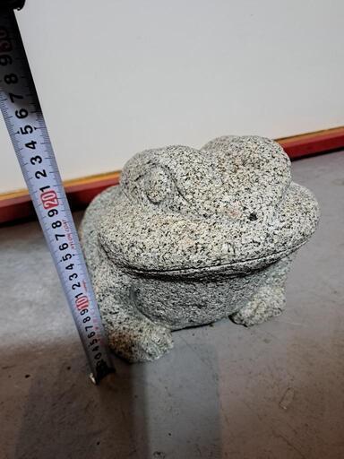 カエル　石像