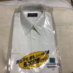 新品、半袖のカッターシャツです。