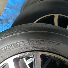 タイヤホイル付き、車のパーツ