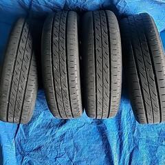 タイヤホイル付き、車のパーツ