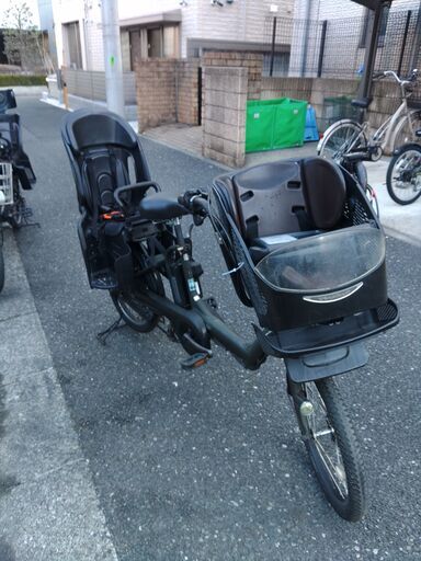 e234️土日もお子様と土足のままいろいろなタイプの電動自転車ご試乗可能  ️電動自転車・リサイクル専門店　　ご試乗をしてから、ご購入できます。  ２０インチ、チャイルドシート、２人乗り、３人乗り、１人乗り電動自転車  バカ良心的な電動自転車屋１００日間・安心の無料点検・️無料交換保証サービス付き  後ろチャイルドシートを大きめのかごに変更のオプション無料です。  バッテリーは新品の９０％以上の性能です。  １回の充電で３０Ｋ