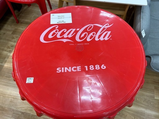 【トレファクイオンタウン上里店】Coca Colaキャップ型テーブル入荷しました！！