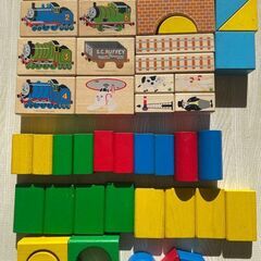 知育玩具 積み木 木製 おもちゃ　機関車トーマス　他の積み木大量...