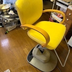 美容室 電動カットチェアー2台