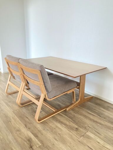 無印良品 リビングでもダイニングでもつかえるテーブル・ソファチェアセット