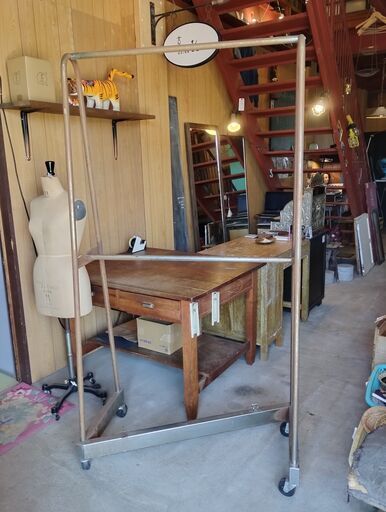 ヴィンテージ ハンガーラック ポールあり キャスター付き 大型 衣類収納 店舗什器　/MJ-0830 1F