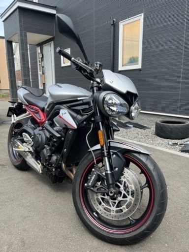 トライアンフ　ストリートトリプルR 大型　バイク　中古　ネイキッド