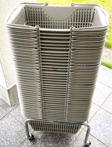 買い物カゴ 37個＋キャスター付き置台 中古品