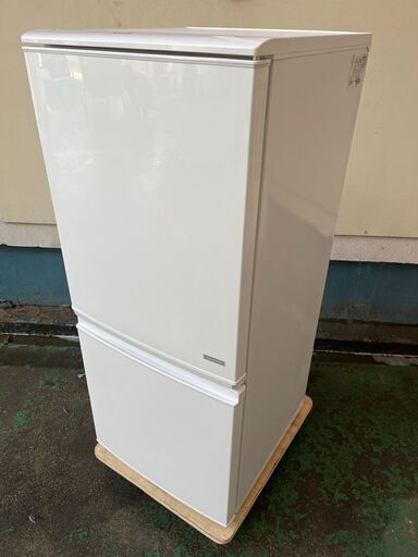 FZZA09333　SHARP シャープ 137L SJ-C14C-W どっちもつけかえドア 冷凍冷蔵庫 ホワイト