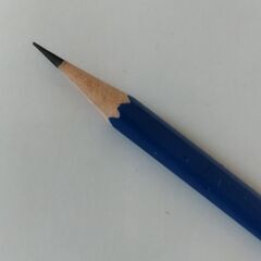 鉛筆削ります