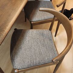 ニトリの4人がけテーブルと4脚椅子セット