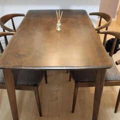 ニトリの4人がけテーブルと4脚椅子セット